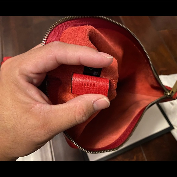 Gucci
Logo Portfolio Pouch Printed Leather Large Clutch - Picture 3 of 4